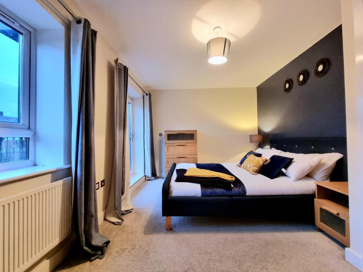Luxury 2-Bedroom Service Apartment With Balcony Манчестер Экстерьер фото